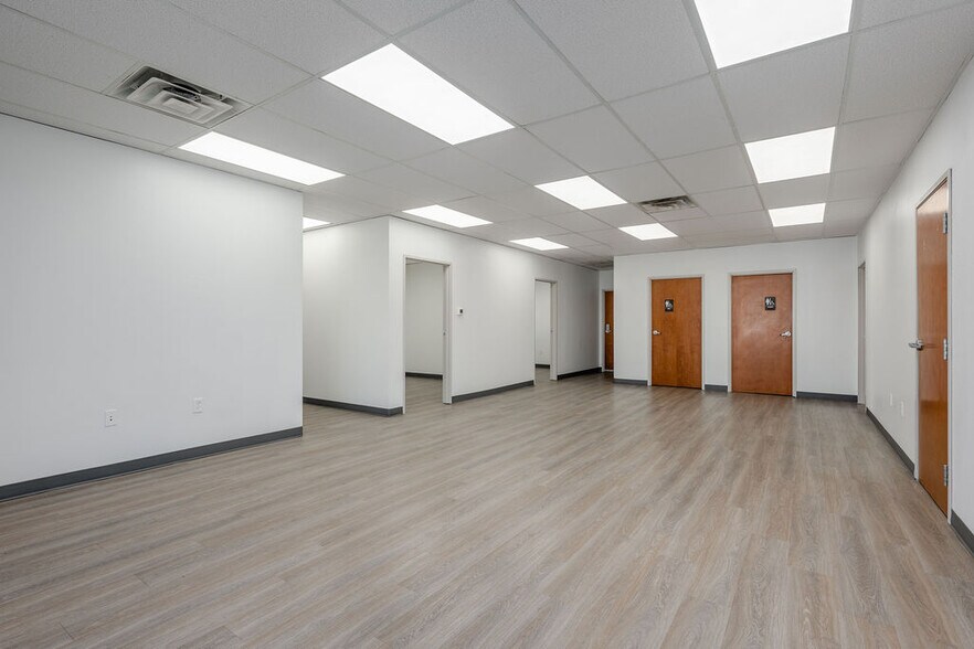 More Photos Of 2838-2910 Anode Ln, Dallas Warehouse For Lease