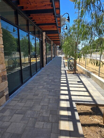 More Photos Of 9668 Sunland Blvd, Shadow Hills Medical For Lease