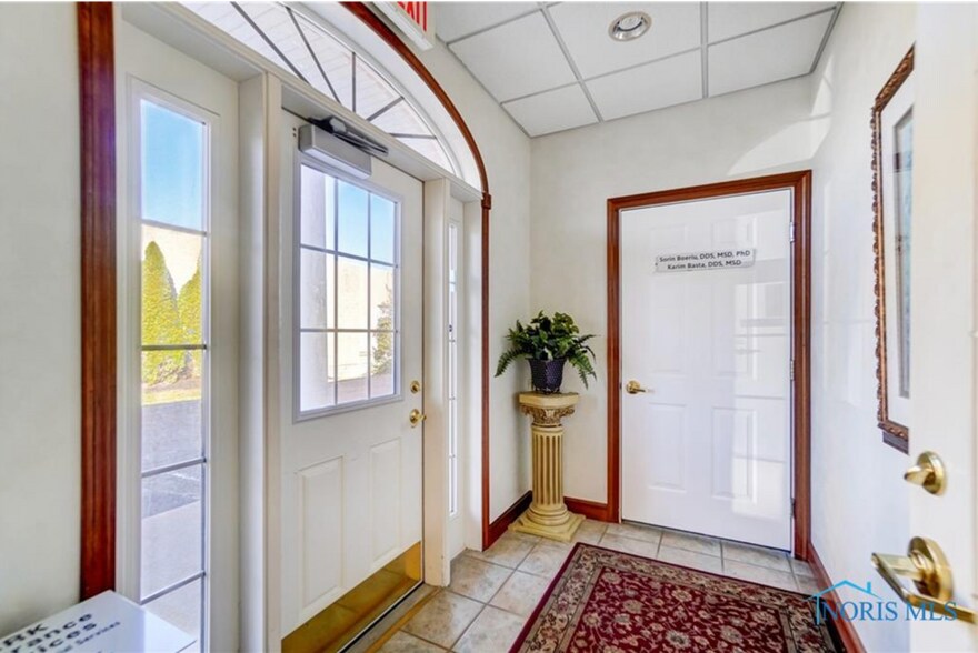 More Photos Of 2135 Tiffin Ave, Findlay Office For Sale