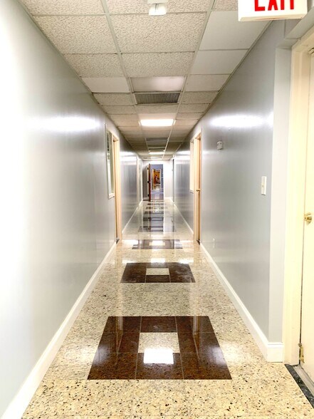 More Photos Of 6251 US Highway 19 N, Pinellas Park Showroom For Lease