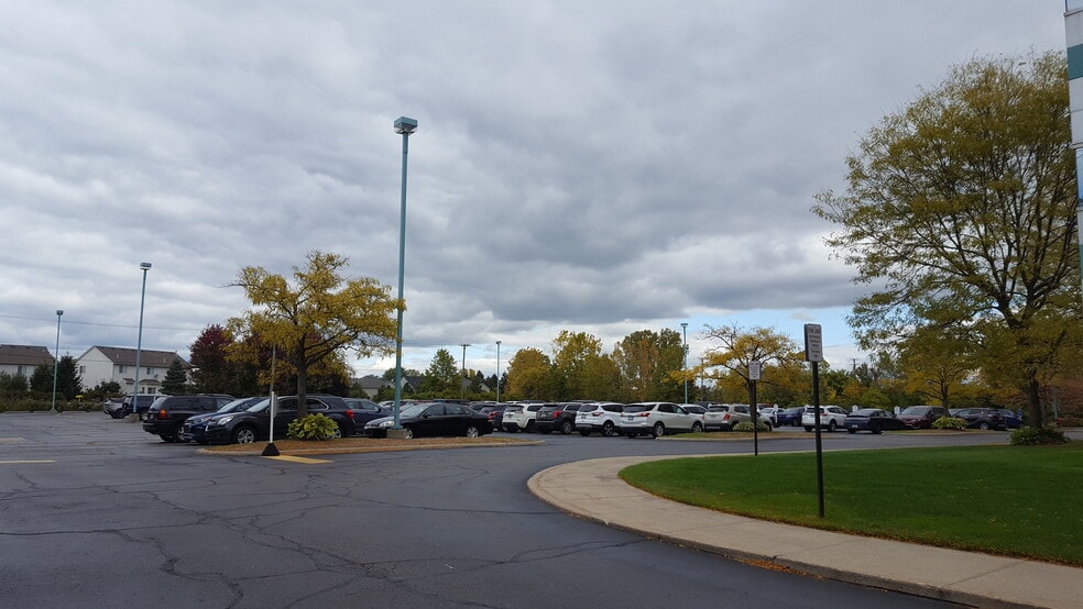 More Photos Of 1607 E Big Beaver Rd, Troy Office Residential For Lease