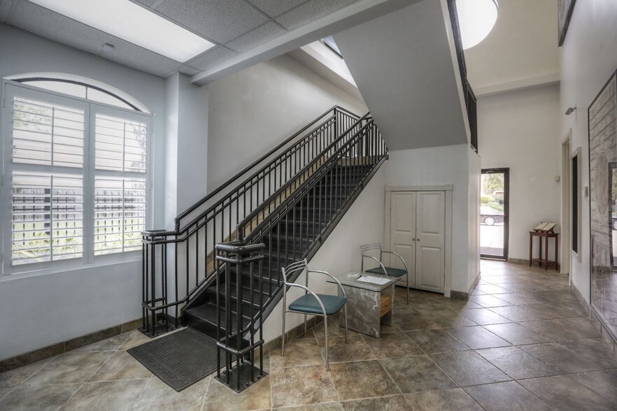 More Photos Of 5905 Winsome Ln, Houston Office For Lease