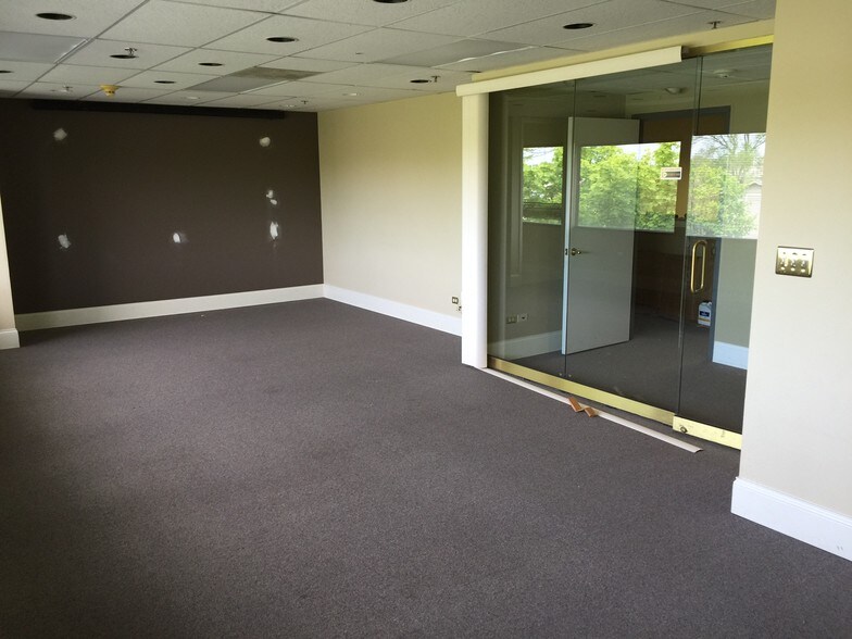 More Photos Of 1300 Greenbrook Blvd, Hanover Park Office For Sale