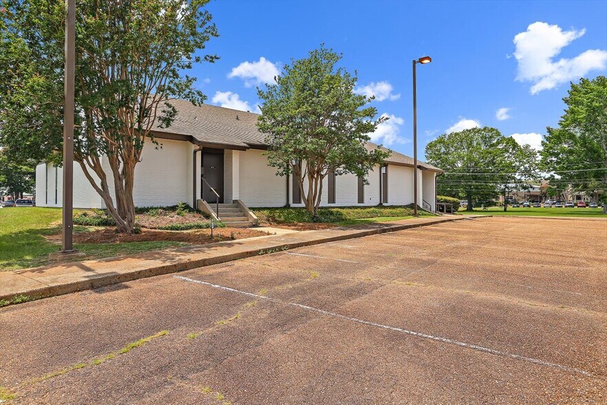 More Photos Of 1038 River Oaks Dr, Flowood Medical For Lease