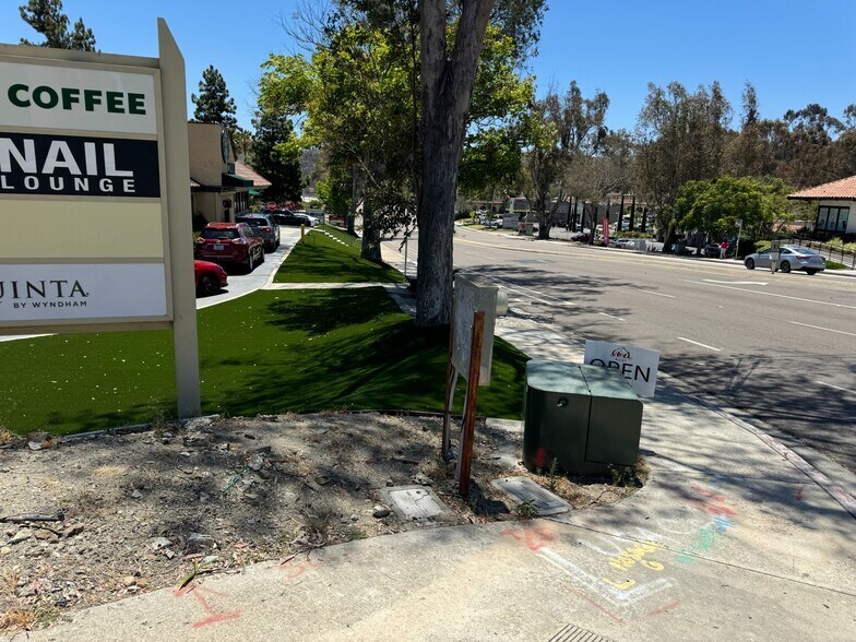 More Photos Of 12889 Rancho Penasquitos Blvd, San Diego Freestanding For Lease