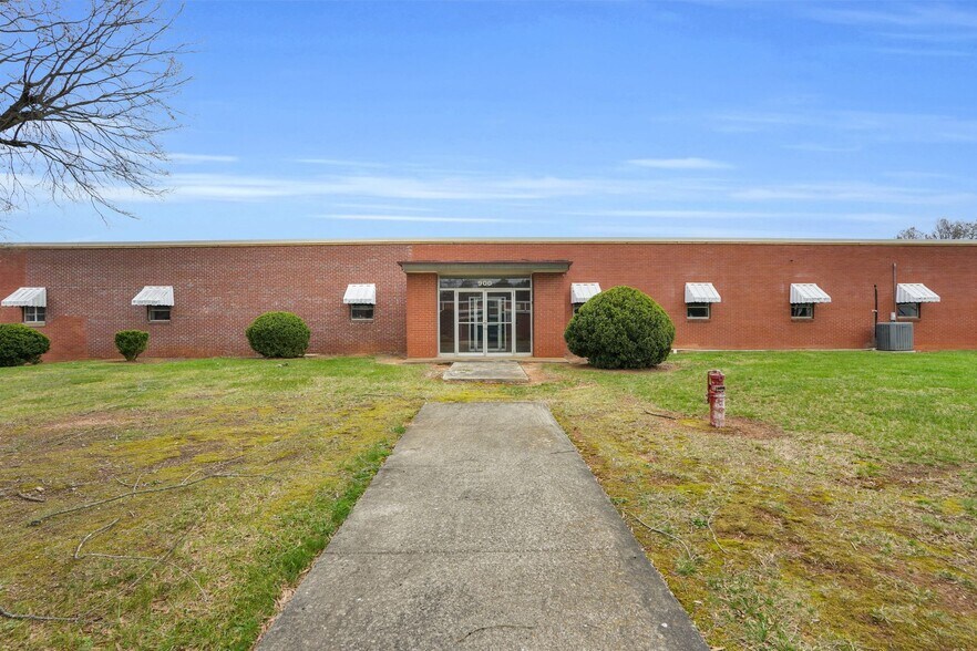 More Photos Of 900 W Academy St, Cherryville Manufacturing For Sale