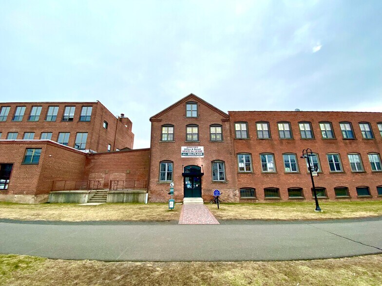 More Photos Of 168 Center St, Southington Industrial For Lease