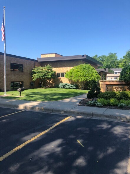 More Photos Of 6701 W 23rd St, Saint Louis Park Warehouse For Lease