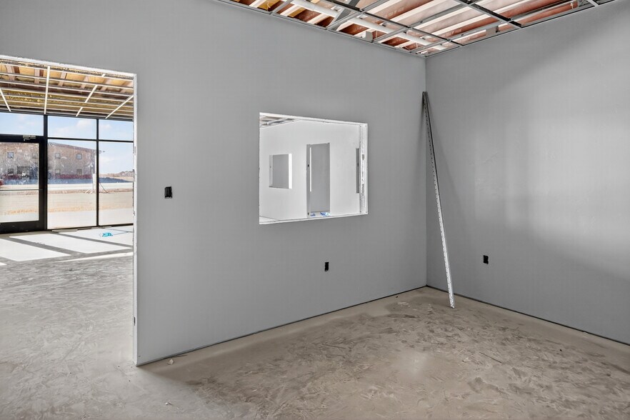 More Photos Of 16510 W Basin St, Odessa Warehouse For Lease