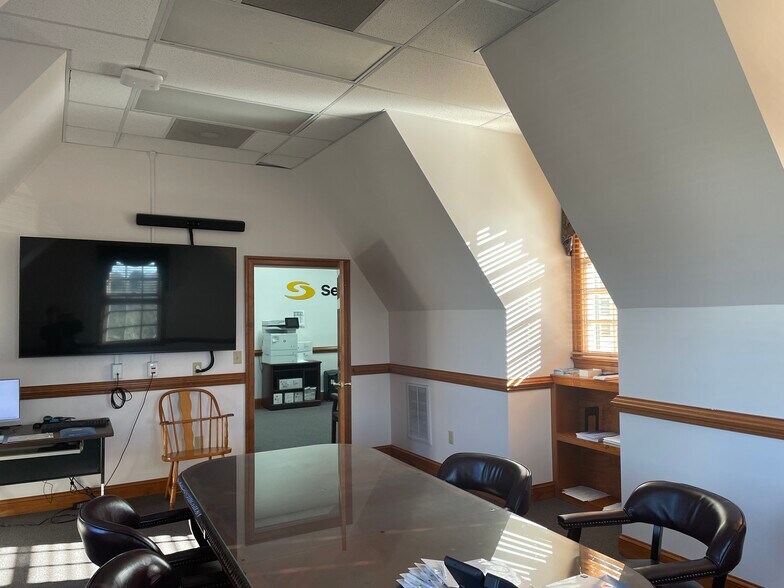 More Photos Of 7319 Martin St, Gloucester Office For Sale