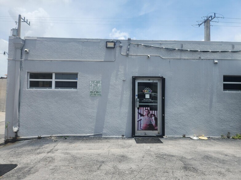 More Photos Of 1410 SW 1st St, Miami General Retail For Lease