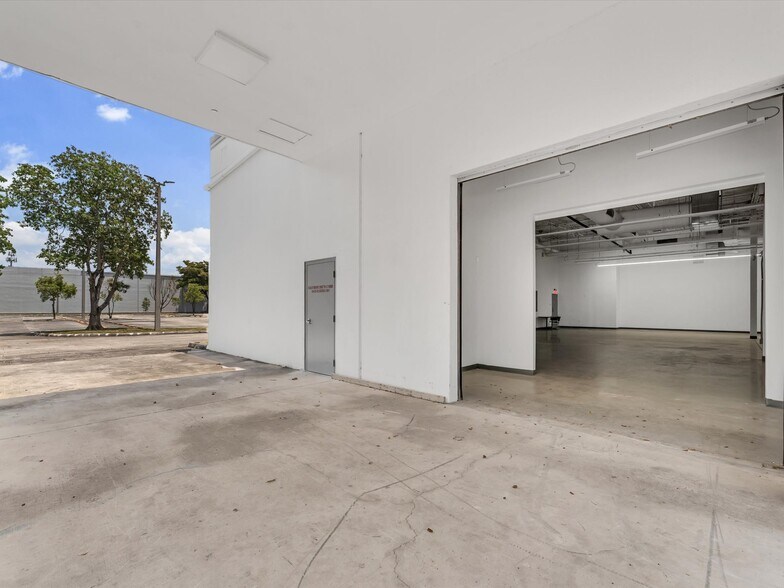 More Photos Of 3301 NW 107th Ave, Miami Research And Development For Lease