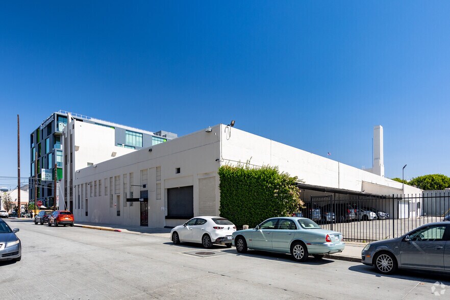 More Photos Of 7000 Romaine St, Los Angeles Showroom For Lease