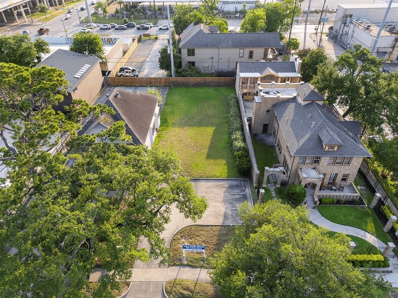 More Photos Of 333 Heights Blvd, Houston Land For Sale