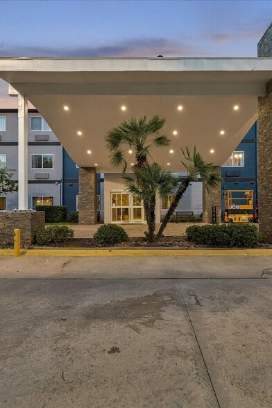 More Photos Of 2400 W Sam Houston Pky S, Houston Hotel For Sale