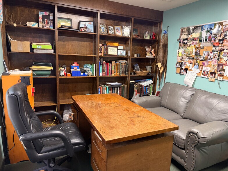 More Photos Of 162 Enzor Rd, Troy Office For Sale