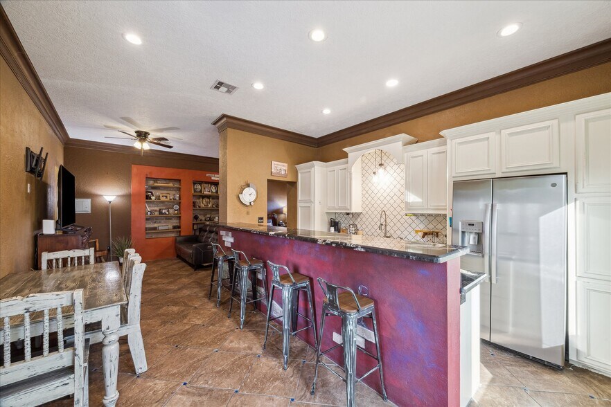 More Photos Of 614 Pine Gully Rd, Seabrook Apartments For Sale