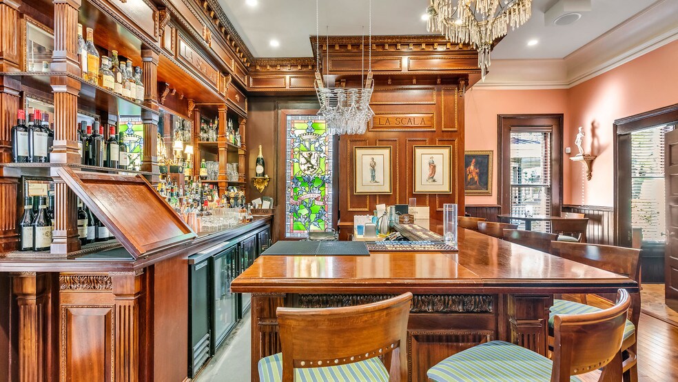 More Photos Of 119 E 37th St, Savannah Restaurant For Sale