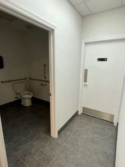 More Photos Of 2870 Perrowville Rd, Forest Warehouse For Lease