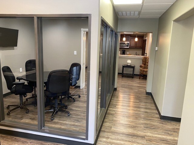 More Photos Of 200 N Cherry St, Tomball Medical For Sale