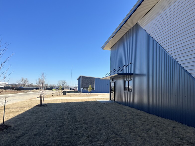 More Photos Of 616 NW 125th st, Oklahoma City Warehouse For Lease