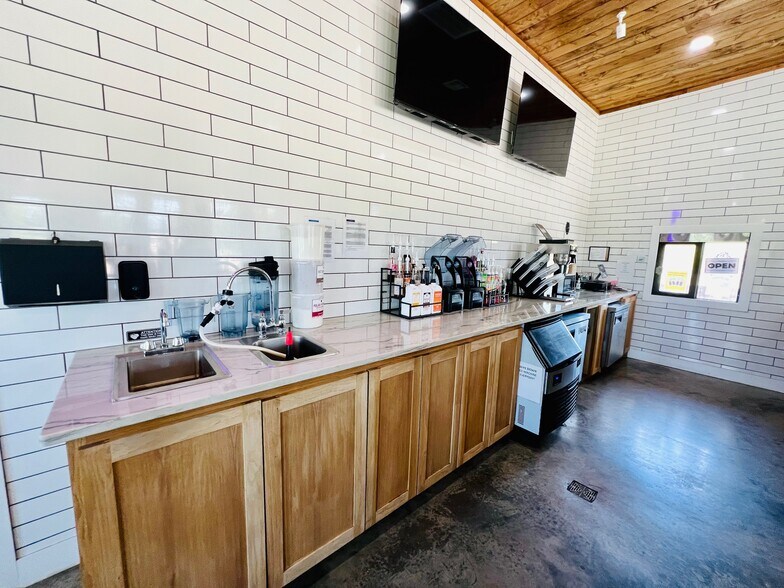 More Photos Of 211 W Highway 70, Madill Fast Food For Sale