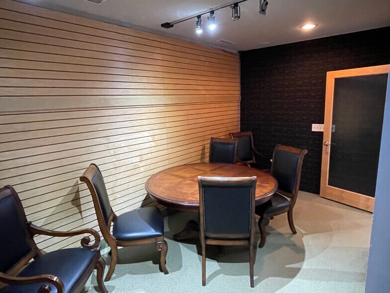 More Photos Of 4030-4032 Shoreline Dr, Spring Park Storefront Retail Office For Lease