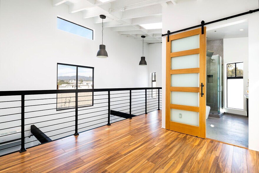 More Photos Of 1447 11th St, Santa Monica Office Residential For Sale