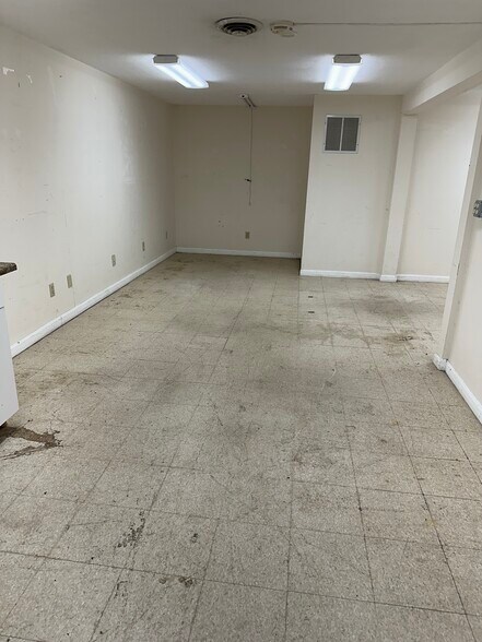 More Photos Of 3 Robinson Rd, Bow Light Distribution For Lease