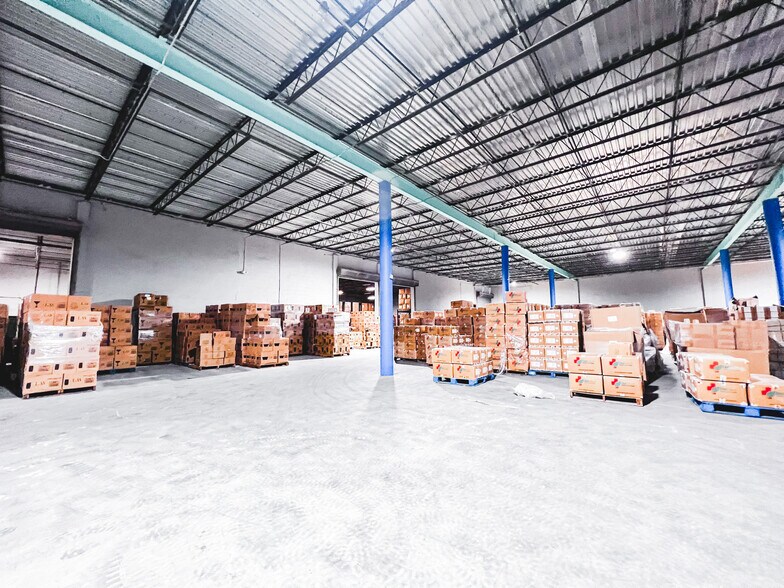 More Photos Of 415 NE 62nd St, Miami Warehouse For Lease