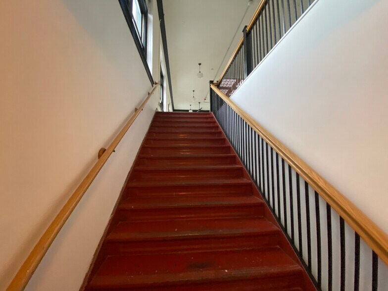 More Photos Of 220 S Campbell Ave, Springfield Storefront Retail Office For Sale