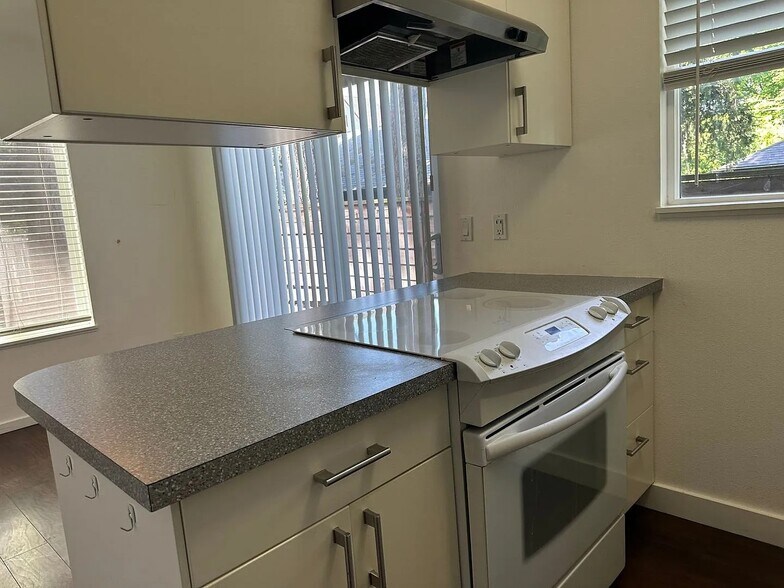 More Photos Of 117 SE 30th Pl, Portland Apartments For Sale