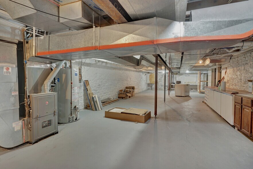 More Photos Of 902 Military Ave, Port Huron Restaurant For Lease