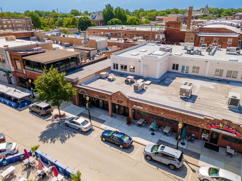 More Photos Of 22 W Calendar Ct, La Grange Office For Lease