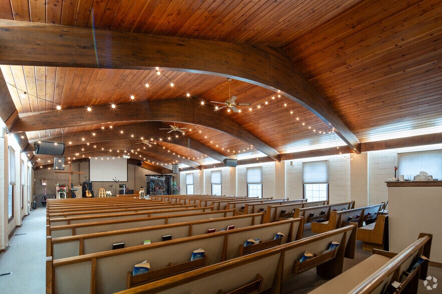 More Photos Of 5333 151st St, Oak Forest Religious Facility For Lease