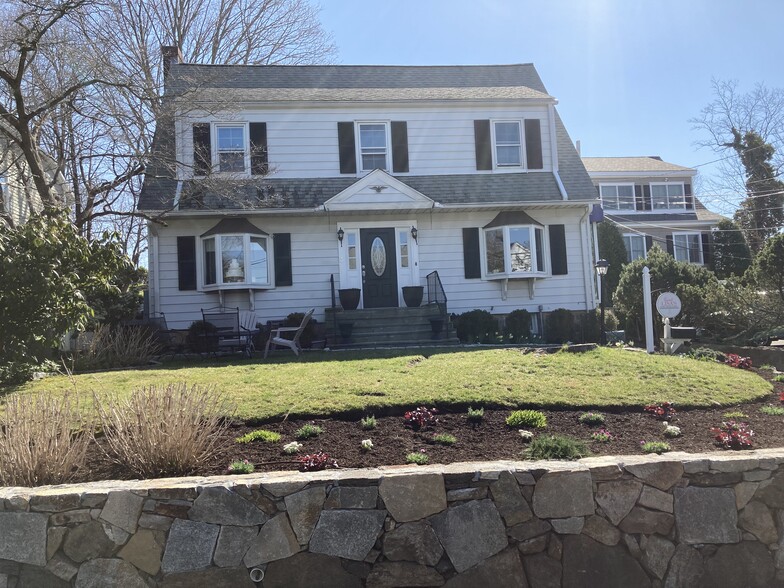 Primary Photo Of 3 Field Rd, Cos Cob Specialty For Sale