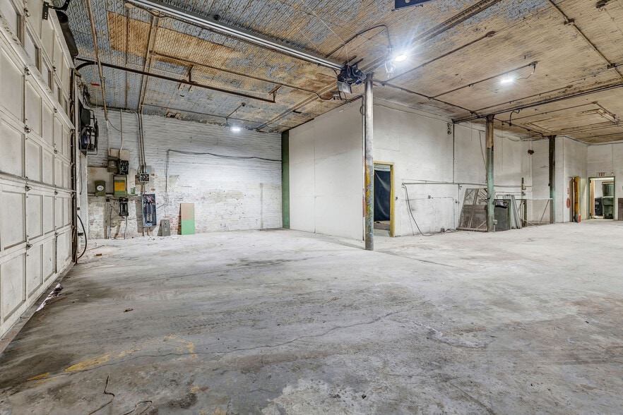 More Photos Of 122 E Liberty St, Cincinnati Warehouse For Lease