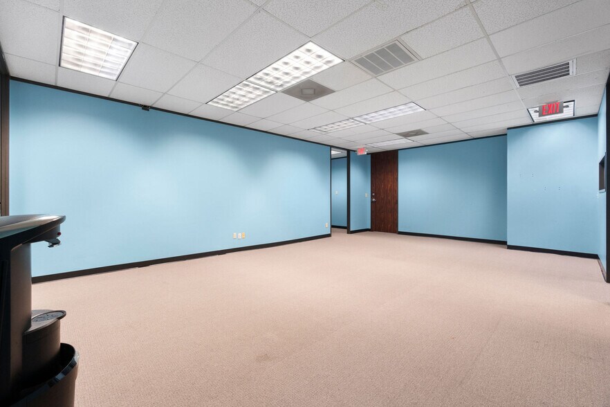 More Photos Of 25307 I-45, Spring Medical For Lease