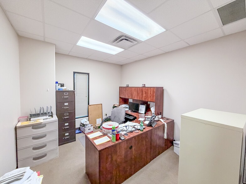 More Photos Of 1302 Cathead Rd, Corpus Christi Light Distribution For Sale