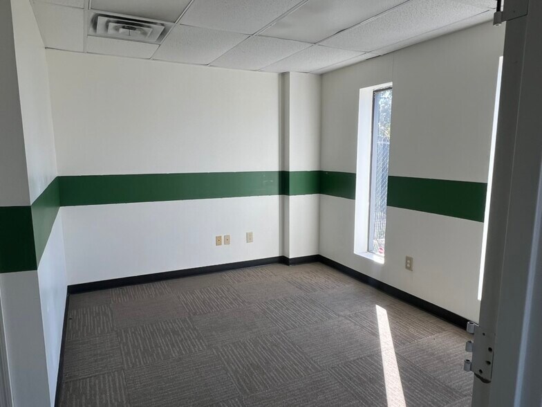 More Photos Of 6340 Bonny Oaks Dr, Chattanooga Warehouse For Lease