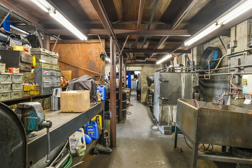 More Photos Of 347 Dartmouth St, New Bedford Auto Repair For Sale