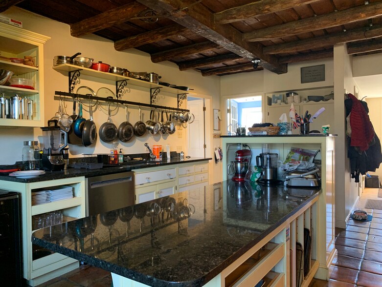 More Photos Of 15 Locke St, Kennebunkport Hospitality For Sale