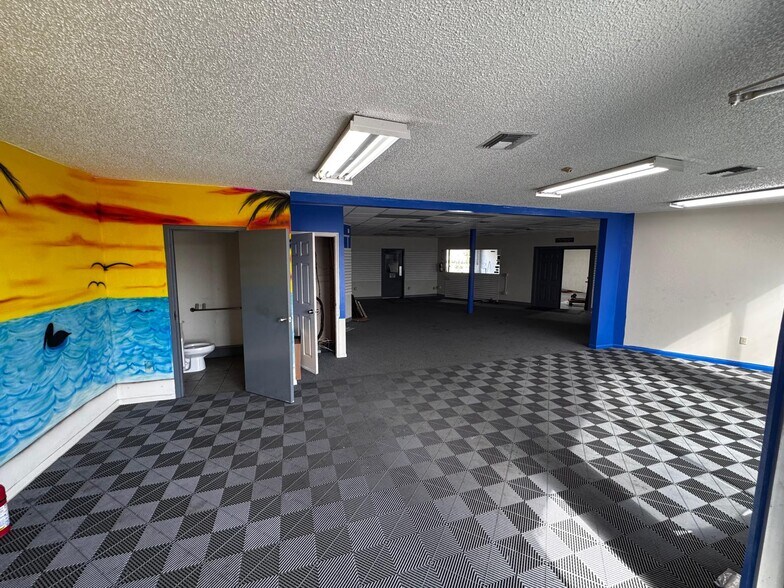 More Photos Of 10300 Us Highway 19 N, Pinellas Park Manufacturing For Lease