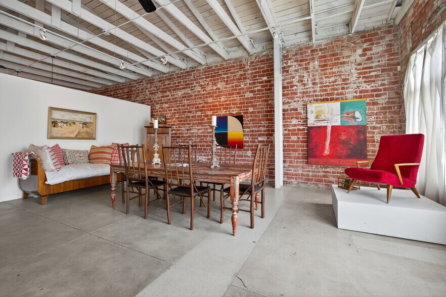 More Photos Of 141 Davis St, Santa Paula Storefront For Sale
