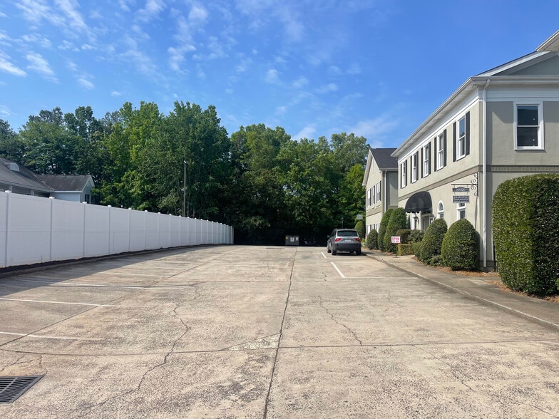More Photos Of 5808 Monroe Rd, Charlotte Office For Sale