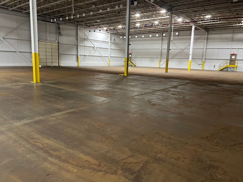 More Photos Of 1611 James P Cole Blvd, Flint Manufacturing For Lease