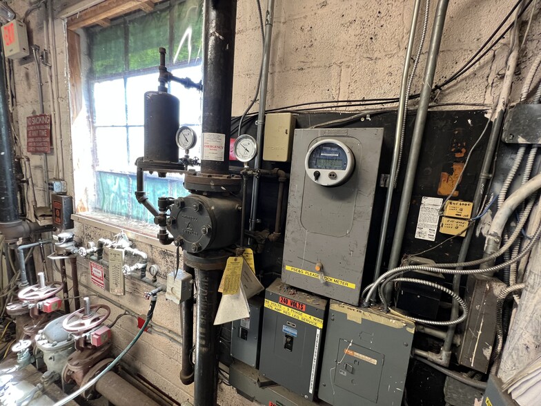 More Photos Of 158 Central Ave, Rochelle Park Warehouse For Lease