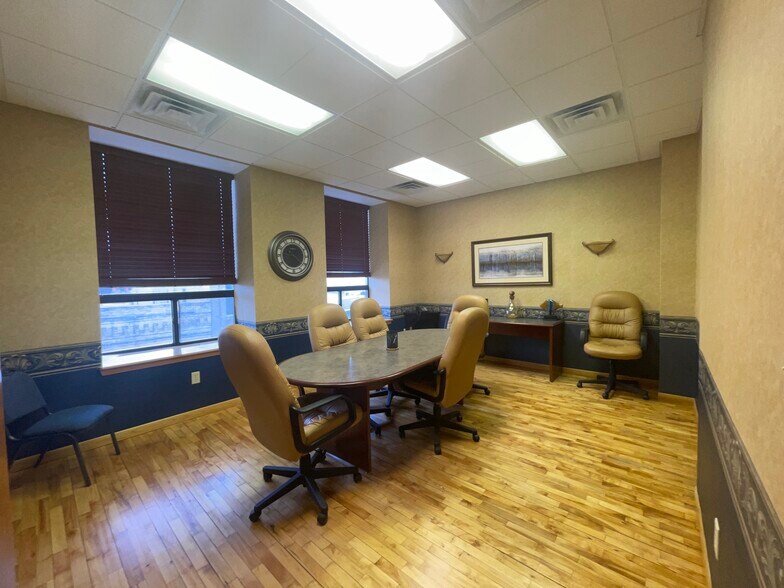 More Photos Of 600 S Main St, Oshkosh Office For Lease