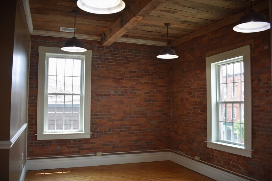 More Photos Of 270 Pleasant St, Northampton Office For Sale