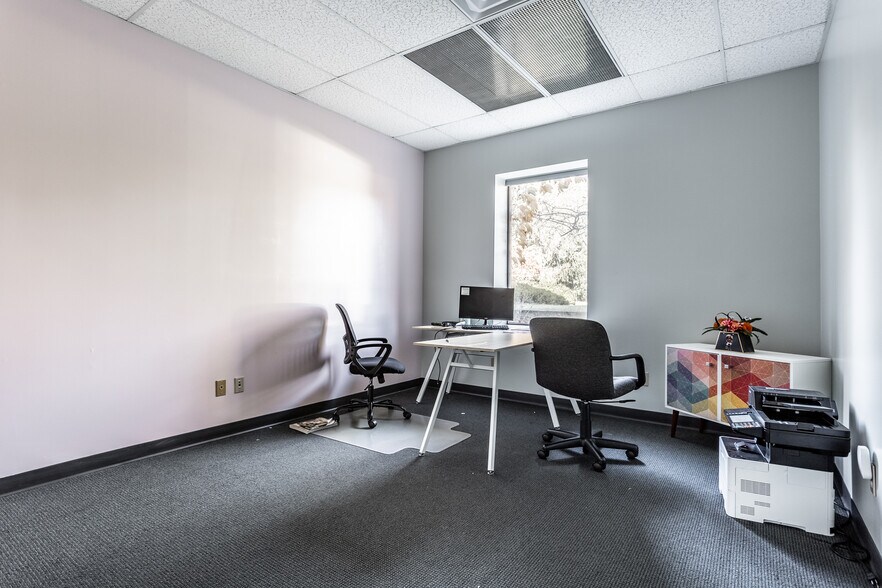 More Photos Of 11712 N Michigan Rd, Zionsville Office For Sale